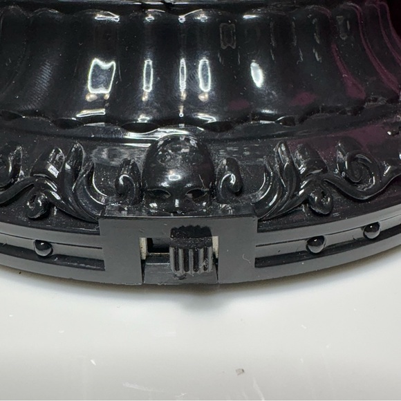 Bath & Body Works 2025 Light Up Glitter Coffin Waterglobe 3 Wick Candle Holder - Picture 12 of 12